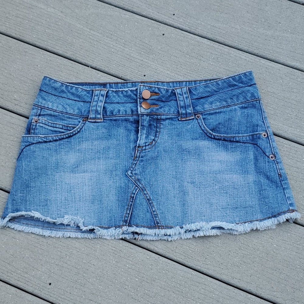 SO Distressed Hem Y2K Denim Jean Skirt | Size 7 Jean Skirt
